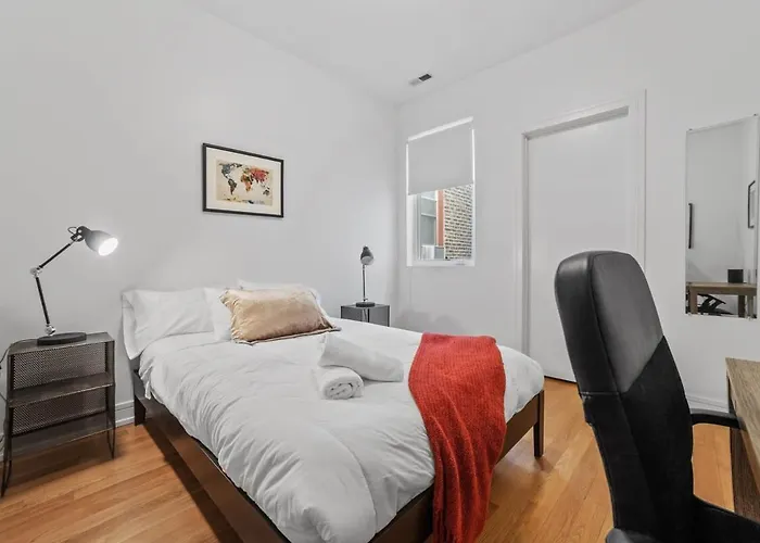 4-Bedroom Luxury Home With Rooftop & Skyline Views