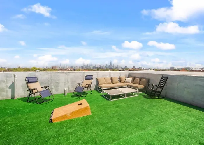 4-Bedroom Luxury Home With Rooftop & Skyline Views