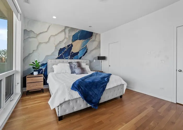 4-Bedroom Luxury Home With Rooftop & Skyline Views